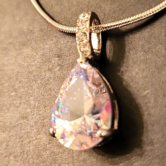 NEW Crystal Teardrop Necklace  & Earrings Set! - Picture 5 of 11